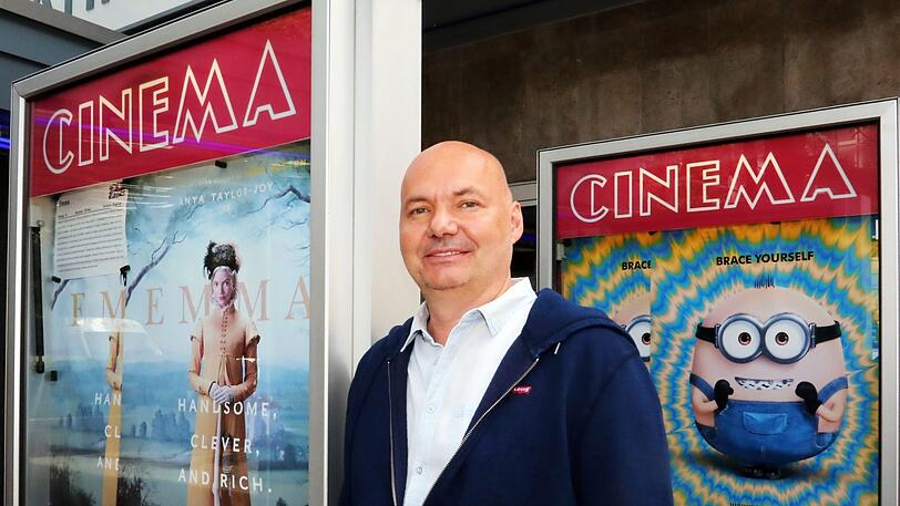 Cinema-Betreiber Klaus Ungerer vor seinem Kino an der Nymphenburger Straße.
