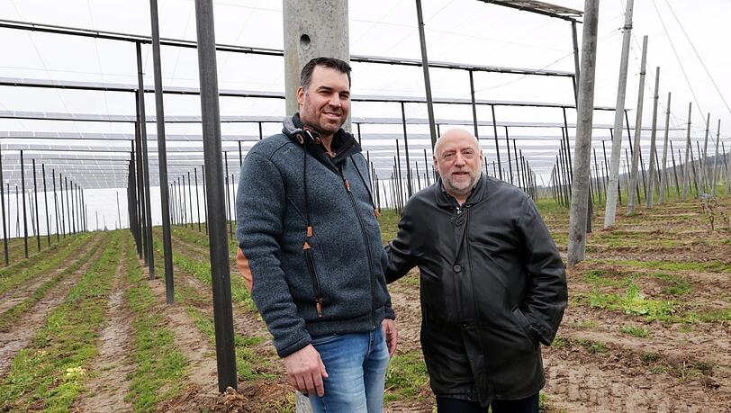 Sie wollen Hopfen-Anbau und Strom-Erzeugung verbinden: Josef Wimmer und Bernhard Gruber. Sie wollen Hopfen-Anbau und Strom-Erzeugung verbinden: Josef Wimmer und Bernhard Gruber.