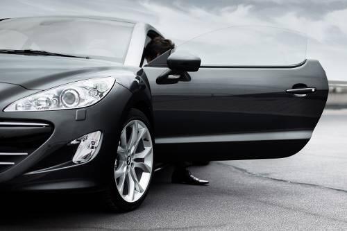 Nein, kein Fehler beim Bild-Zuschnitt: Mehr mag Peugeot derzeit noch nicht vom RCZ zeigen.