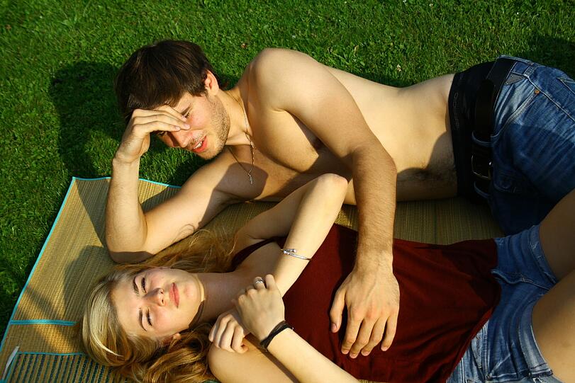 Ein sonniger Moment mit Jana und Elias.