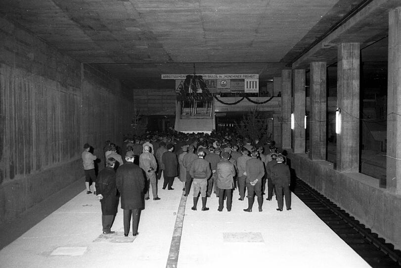 November 1969: Richtfest für den U-Bahnhof Münchner Freiheit.