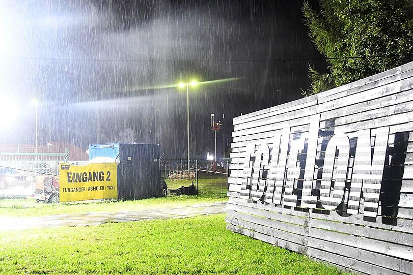Großflächige Verwüstung und Verletzte beim Echelon-Festival. Die Bilder.