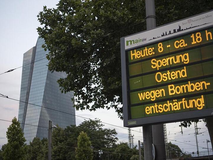 Die 500 Kilogramm schwere amerikanische Fliegerbombe war bei Bauarbeiten in unmittelbarer Nähe zur Europäischen Zentralbank entdeckt worden.