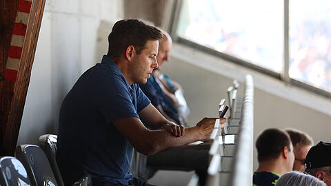 Sportchef-Kandidat Christian Werner saß beim Heimspiel des TSV 1860 gegen Erzgebirge Aue schon einmal auf der Tribüne des Grünwalder Stadions.