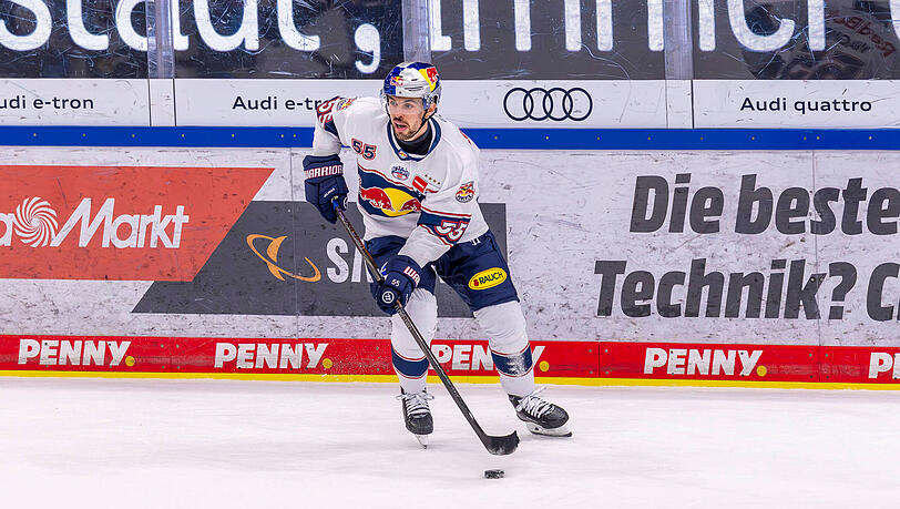 Fabio Wagner vom EHC Red Bull M&uuml;nchen f&uuml;hrt die Scheibe aus der eigenen Zone &ndash; nach dem brutalen Foul an Edwin Tropmann steht die DEL und der Klub unter Druck, ein klares Zeichen f&uuml;r mehr Sicherheit zu setzen.