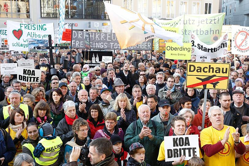 An der Protestkundgebung des Bündnisses AufgeMUCkt nahmen mehrere tausend Menschen teil.