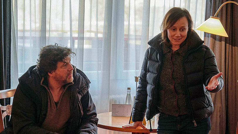 "Tatort: Ich hab im Traum geweinet": Friedemann (Hans-Jochen Wagner) und Franziska (Eva Löbau) bei den ersten Ermittlungen "Tatort: Ich hab im Traum geweinet": Friedemann (Hans-Jochen Wagner) und Franziska (Eva Löbau) bei den ersten Ermittlungen