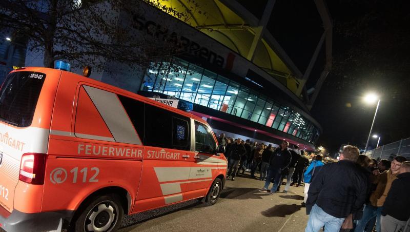 Die Partie in Stuttgart war infolge eines Feueralarms und der daraus resultierenden Evakuierung für knapp 45 Minuten unterbrochen worden. Die Partie in Stuttgart war infolge eines Feueralarms und der daraus resultierenden Evakuierung für knapp 45 Minuten unterbrochen worden.