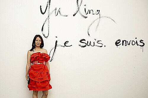 "Ich bin. Ich schicke", heißt das dieses Bild von Lucy Liu.