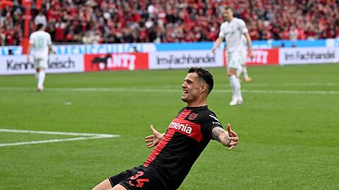 Mittelfeld-Stratege Granit Xhaka erhöhte aus der Distanz auf 2:0.