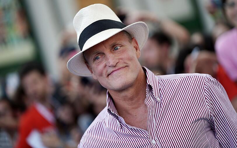 Wer sein Vater wirklich war, erfuhr Woody Harrelso im alter von etwa 12 Jahren im Radio. Wer sein Vater wirklich war, erfuhr Woody Harrelso im alter von etwa 12 Jahren im Radio.