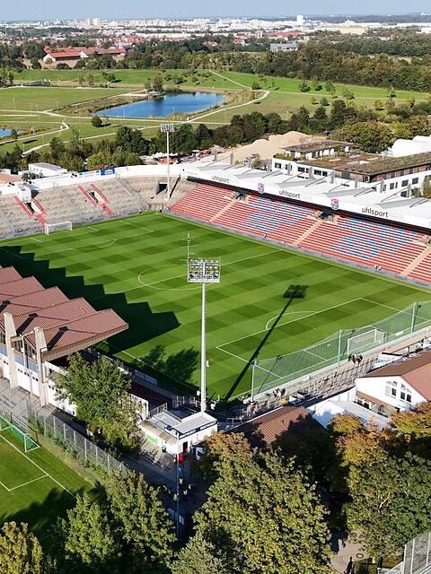 Der Sportpark Unterhaching geh&ouml;rt fortan dem FC Bayern.