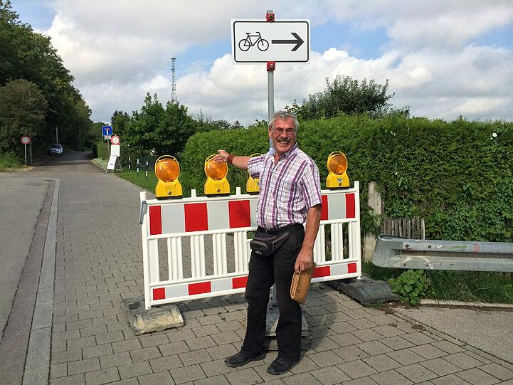 ... ist eine "Alternativroute" hinter der Kleingartenanlage. Kleingärtner Isidor Mayr ist skeptisch. Er fürchtet, dass Spaziergänger sich gestört fühlen.