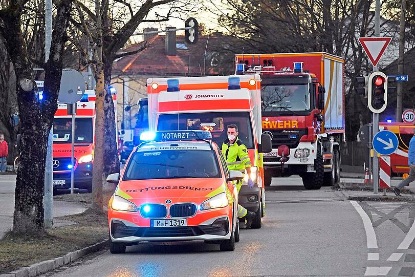 Bei dem Unfall wurden fünf Personen verletzt.