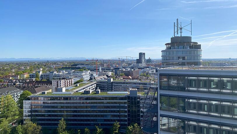 Weit über München schauen kann man vom Dach der Ten Towers in Berg am Laim. Auch hier findet eine Führung statt. Weit über München schauen kann man vom Dach der Ten Towers in Berg am Laim. Auch hier findet eine Führung statt.