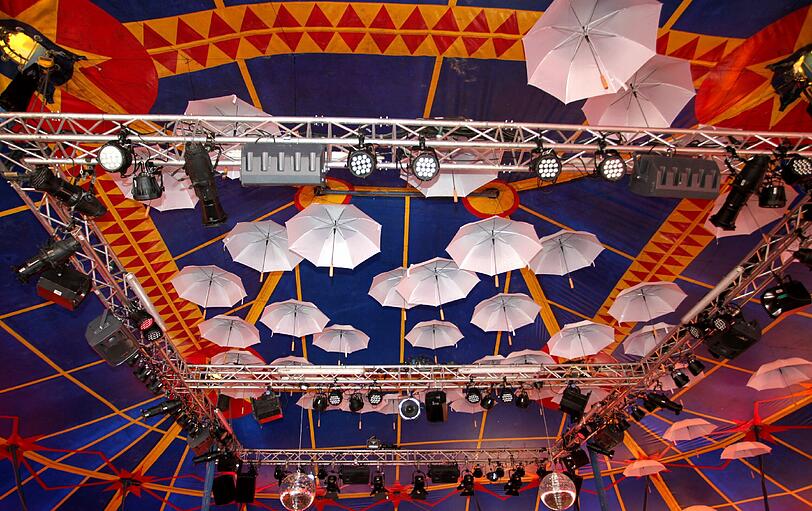 Ab dem 22. Juni ist wieder Tollwood-Time, das beliebte Festival beginnt. Die AZ war beim Aufbau der Zelte, Buden und sonstigen Einrichtungen dabei - die Bilder.