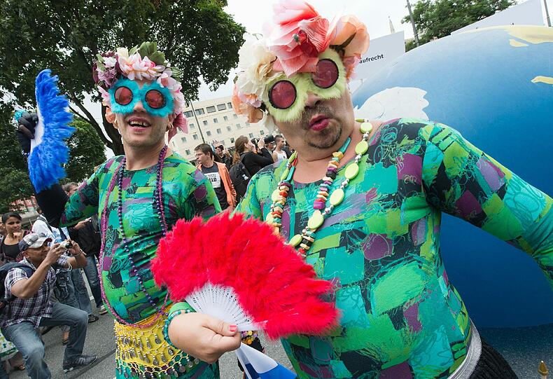 Tausende Schwule und Lesben sorgen am Samstag für gute Stimmung in der Münchner Innestadt. Die AZ zeigt die ausgeflipptesten Bilder vom Christopher Street Day.
