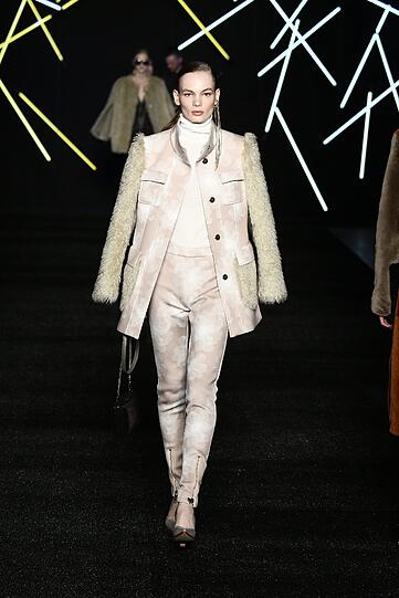 Die Runway-Looks: zeitlos aber dennoch modern.
