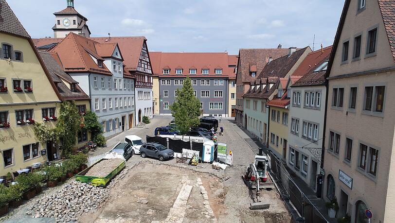 Bei Grabungen in Rothenburg ob der Tauber in Mittelfranken ist das Fundament einer Synagoge aus dem Mittelalter zum Vorschein gekommen.