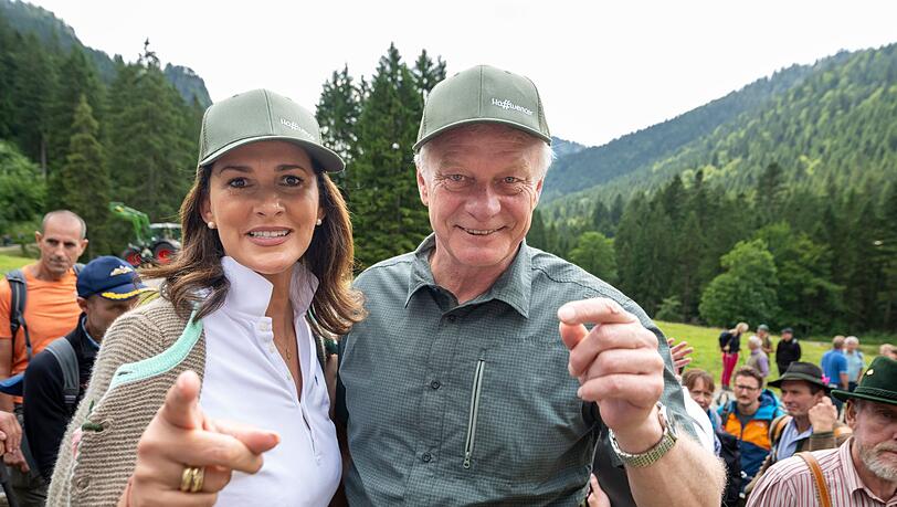 Michaela Kaniber, (CSU) Staatsministerin für Ernährung, Landwirtschaft und Forsten, und Bundeslandwirtschaftsminister Alois Rainer (CSU). Herrscht bald größere Klarheit beim Wolf? Michaela Kaniber, (CSU) Staatsministerin für Ernährung, Landwirtschaft und Forsten, und Bundeslandwirtschaftsminister Alois Rainer (CSU). Herrscht bald größere Klarheit beim Wolf?