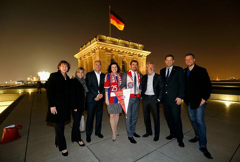 Der FC Bayern darf ab sofort die "Berliner Fraktion" des Bundestags zu seinen Fanklubs zählen.