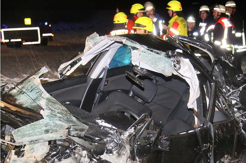 Am Sonntagabend ereignete sich in Töging ein schlimmes Zugunglück. Zwei Teenager wurden dabei schwer verletzt.
