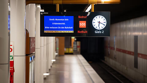 So sah es beim ÖPNV-Streik in München 2020 aus: Ein leerer U-Bahnsteig. (Symbolbild)