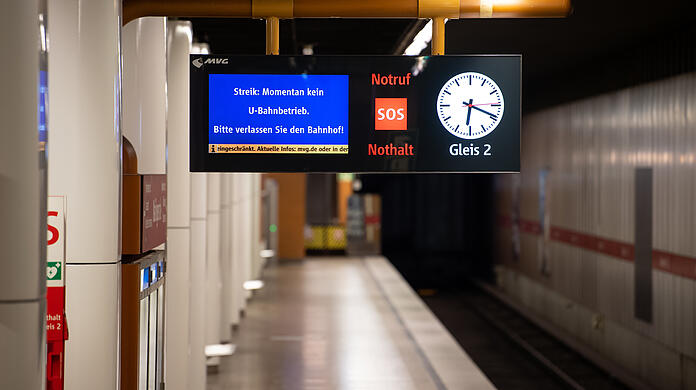 So sah es beim ÖPNV-Streik in München 2020 aus: Ein leerer U-Bahnsteig. (Symbolbild)