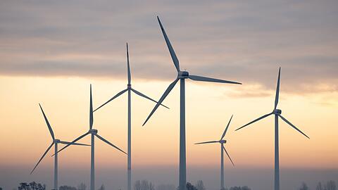 Deutschland hat erstmals seit 2023 wieder mehr Strom ins Ausland verkauft als eingef&uuml;hrt. (Symbolbild)