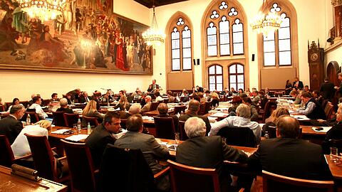 So voll dürfte es beim Münchner Stadtrat künftig nicht mehr werden - dank Hybridsitzungen.