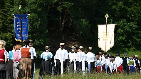 Eine Fronleichnamsprozession in Bayern auf dem Land. (Archivbild)