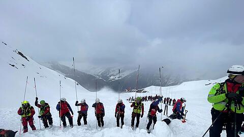 Bei dem Ungl&uuml;ck starben vier Tourengeher, die an einem Steilhang unterwegs waren.