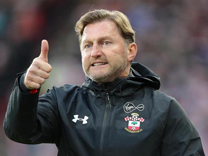 Southamptons Trainer Ralph Hasenhüttl hat mit seiner Mannschaft den Klassenerhalt in der Premier League erreicht.