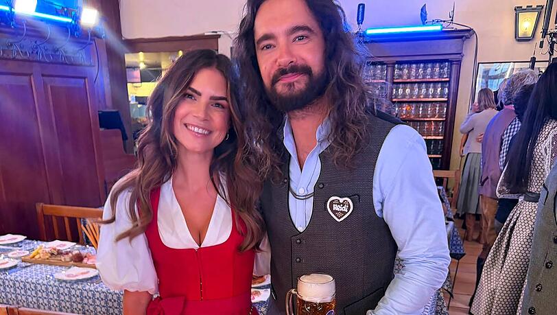 Heimatglück-Chefin Lisa Schmidt hat Tom Kaulitz zum "HeidiFest" modisch ausgestattet. Heimatglück-Chefin Lisa Schmidt hat Tom Kaulitz zum "HeidiFest" modisch ausgestattet.