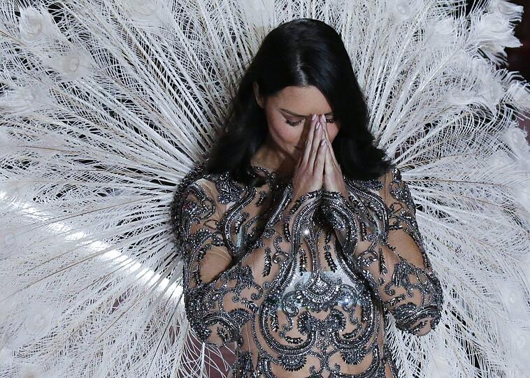 Abschied unter Tränen: Für Adriana Lima (37) war es der letzte Auftritt als "Engel".