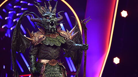 Welcher Promi verbirgt sich hinter dem Drachen? Das Finale von "The Masked Singer" wird es zeigen.