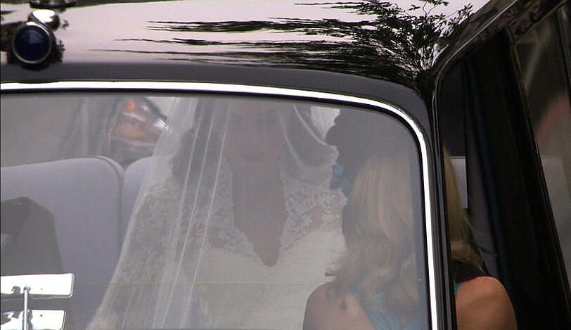 Das erste Bild von der Braut: Kate im weißen Schleier.