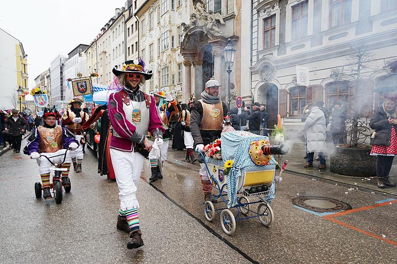Kalt war's, aber lustig: So feierten die Damischen Ritter ihren Faschingsumzug in der Innenstadt. Die Bilder zum Durchklicken.