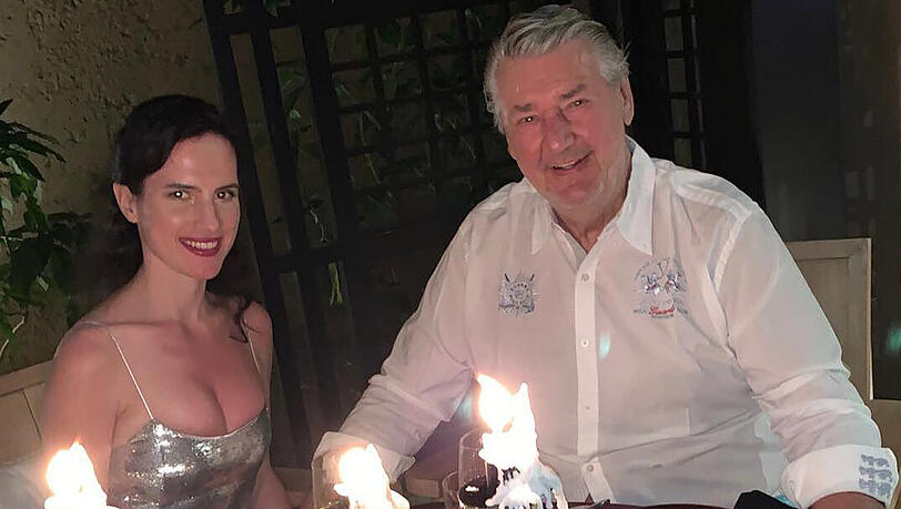 Im Urlaub: Galerist Dirk G. Kronsbein mit Freundin Goscha. Im Urlaub: Galerist Dirk G. Kronsbein mit Freundin Goscha.