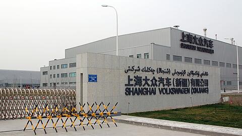 VWs Werk in Xinjiang war wegen Zwangsarbeitsvorwürfen umstritten. (Archivbild)
