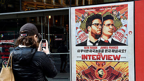 Der Anfang der Hacking-Debatte. Aufgrund des Films "The Interview" wurden die Daten des Sony Studios gehackt. Die USA vermuten hinter diesem Angriff Nordkorea.