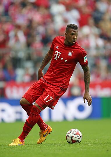 Am Samstag gegen Augsburg präsentierten die Bayern erstmals ihr Trikot für die neue Saison. Die Bilder zum Durchklicken!