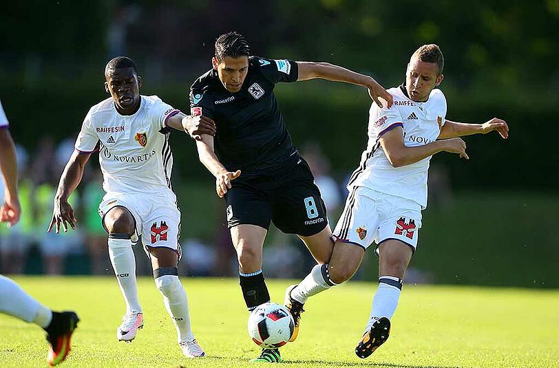 Am Freitagabend fand das Testspiel zwischen dem TSV 1860 und dem FC Basel statt. Sascha Mölders rettete den Löwen durch ein Tor in den letzten Minuten das 1:1-Unentschieden. Die Bilder.
