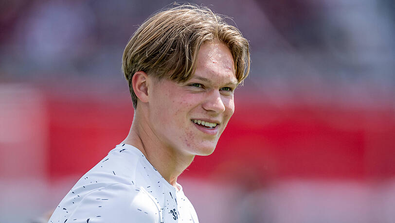 Xaver Kiefersauer feiert gegen Ingolstadt sein Startelf-Deb&uuml;t.