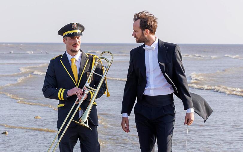 In der franz&ouml;sischen Tragikom&ouml;die "Die leisen und die gro&szlig;en T&ouml;ne" lernt Thibaut (Benjamin Lavernhe, rechts) seinen j&uuml;ngeren Bruder Jimmy (Pierre Lottin) kennen.