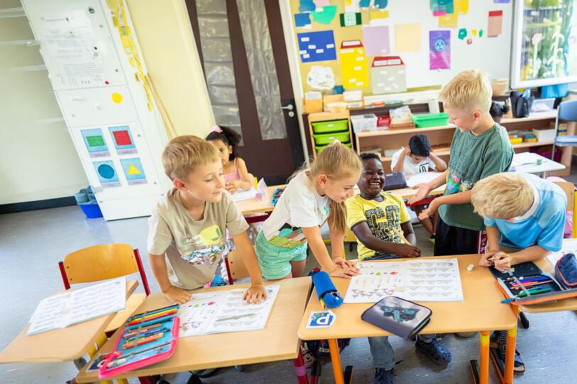 Wie verändern sich die Kinder in ihrem ersten Schuljahr? Von links: Luke, Alessia, Jerry, Tom und Jan. Wie verändern sich die Kinder in ihrem ersten Schuljahr? Von links: Luke, Alessia, Jerry, Tom und Jan.