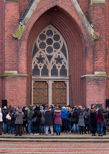 Die Stadt Haltern und die Kirchen haben zu einem Trauergottesdienst für die Opfer der Flugzeugkatastrophe in Frankreich eingeladen.