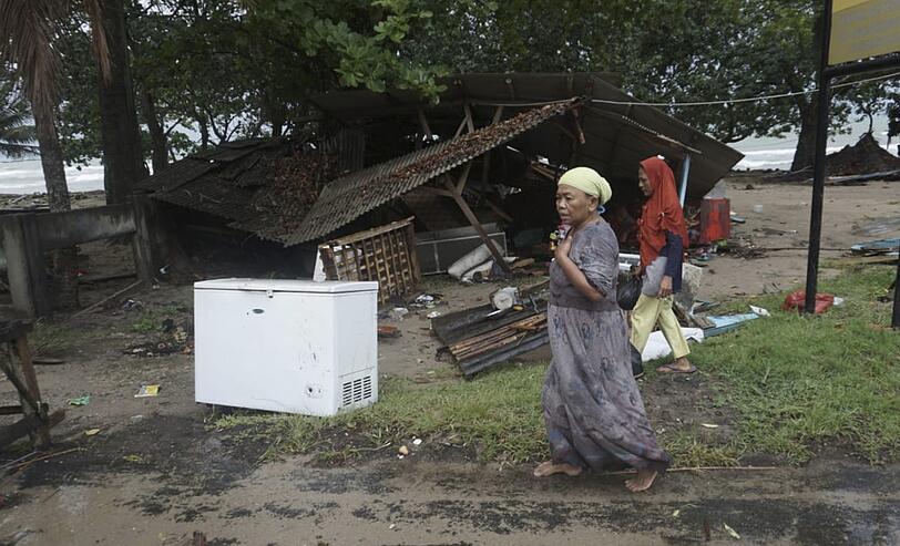 Eine Tsunami-Katastrophe auf den indonesischen Inseln Sumatra und Java hat viele Menschen das Leben gekostet und schwere Schäden angerichtet.
