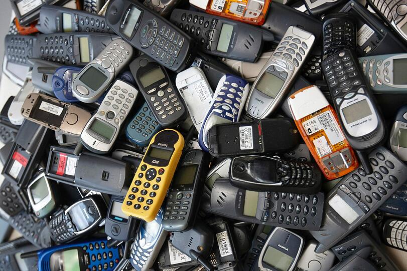 Welches Handy? Manche Senioren sind nicht so technik-affin oder motorisch eingeschränkt.