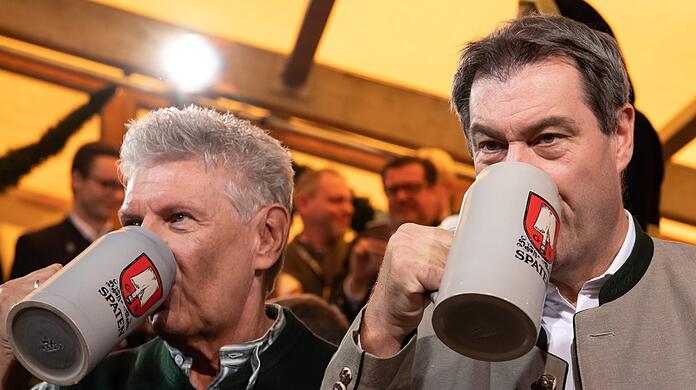 Prost! OB Dieter Reiter (l.) und Ministerpräsident Markus Söder auf der Wiesn.